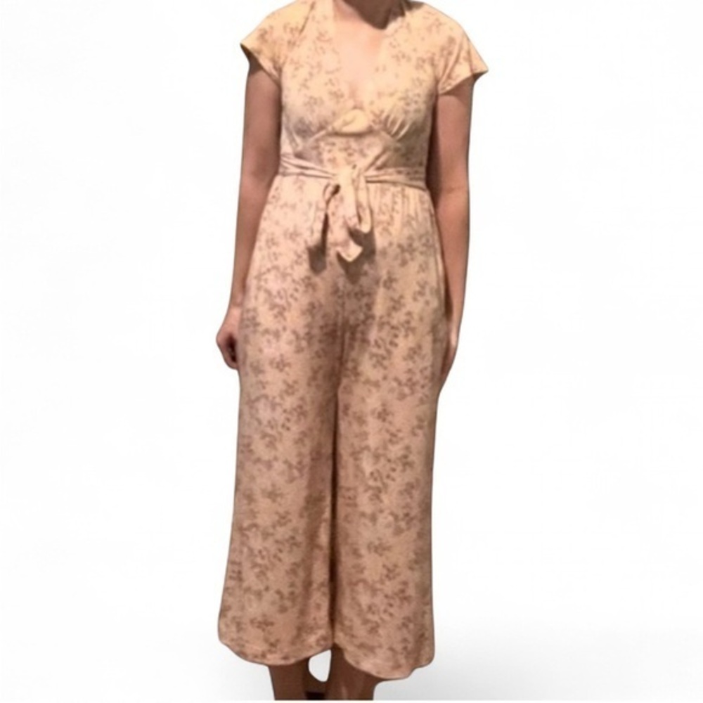 BCBGeneration Rose Smoke Floral Print jumpsuit, Size small. Short sleeve